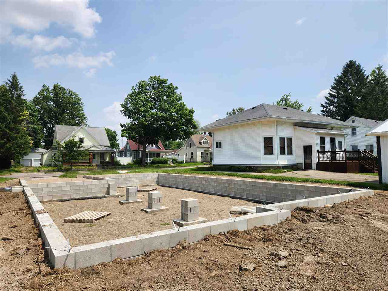 Property Photo: 407 E Main Street IN 47330
