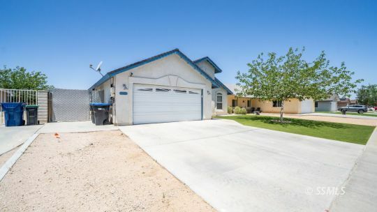 Property Photo: 725 S Alvord St CA 93555