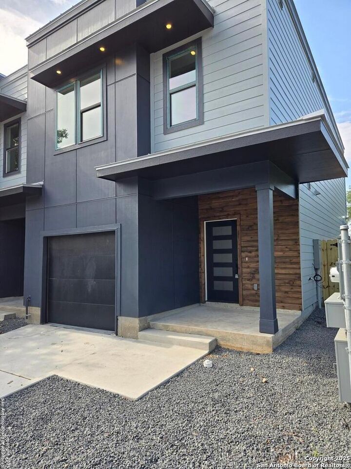 Property Photo: 1834 Montana 101 TX 78203