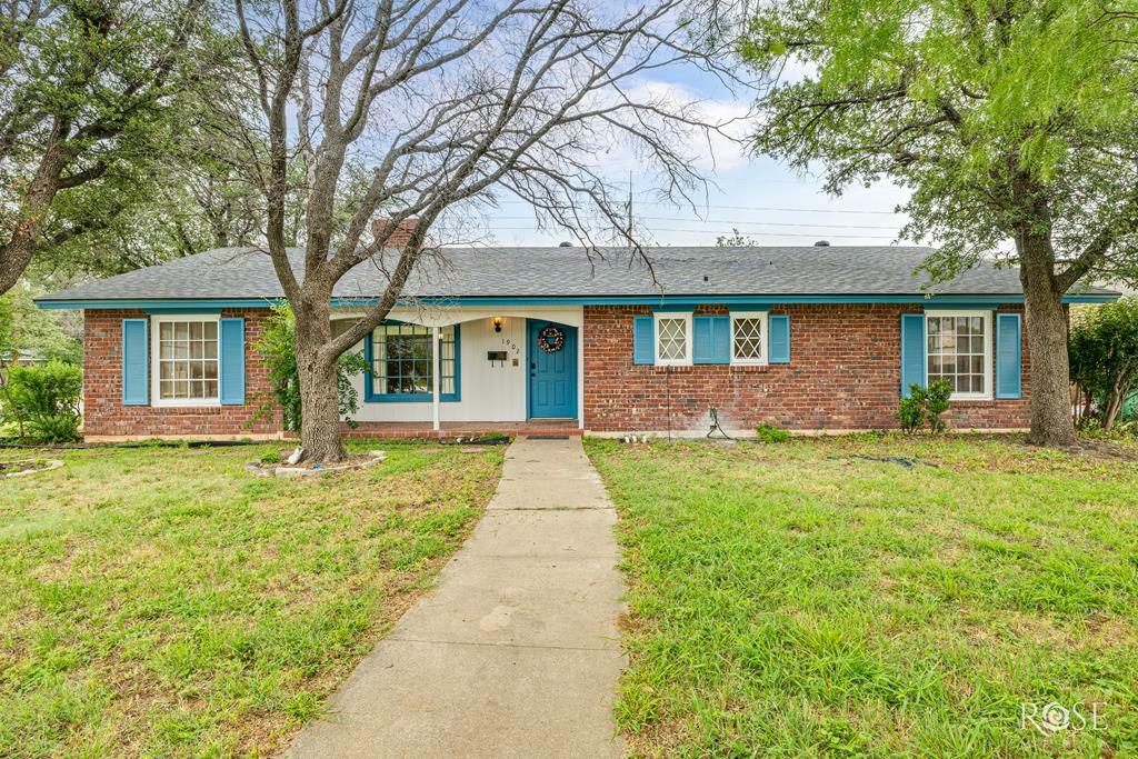 Property Photo: 1902 College Hills Blvd TX 76904
