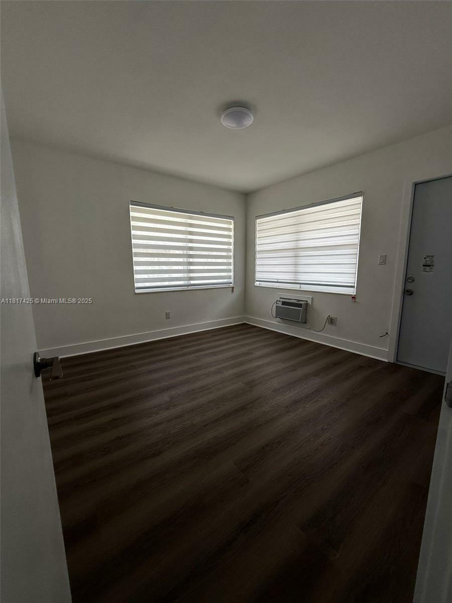 Property Photo: 2191 NE 167th St 1 FL 33162
