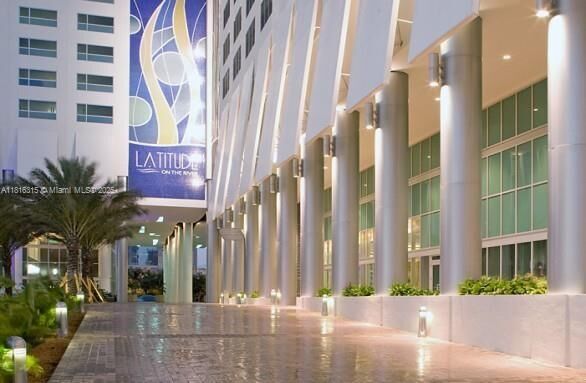 185 SW 7th St 3606  Miami FL 33130 photo