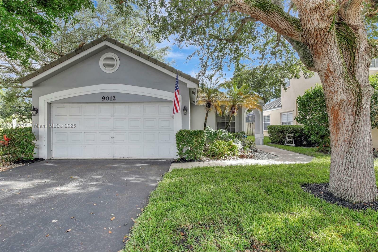Property Photo: 9012 Lake Park Cir S FL 33328