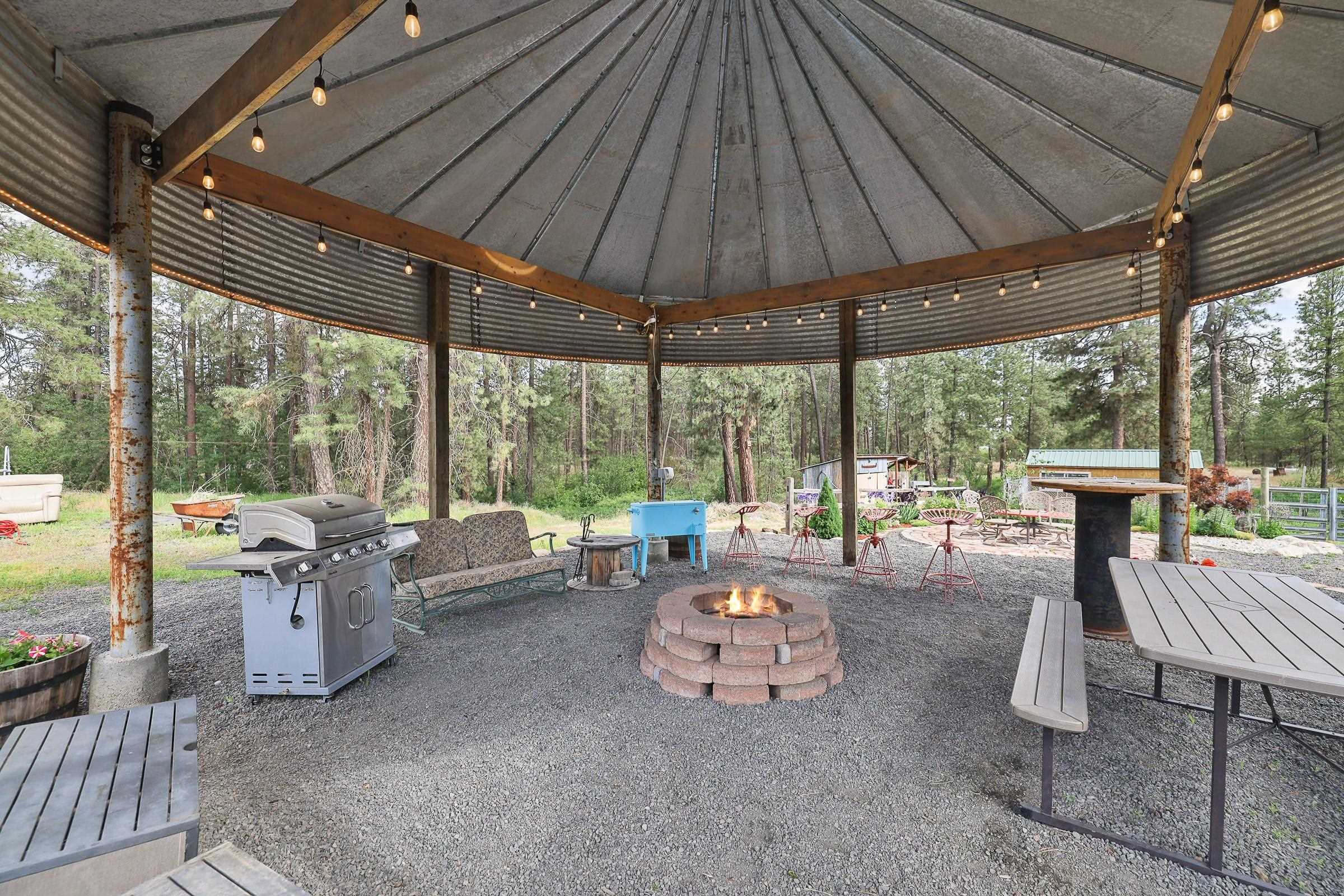 Property Photo: 22417 W Malloy Prairie Rd WA 99004