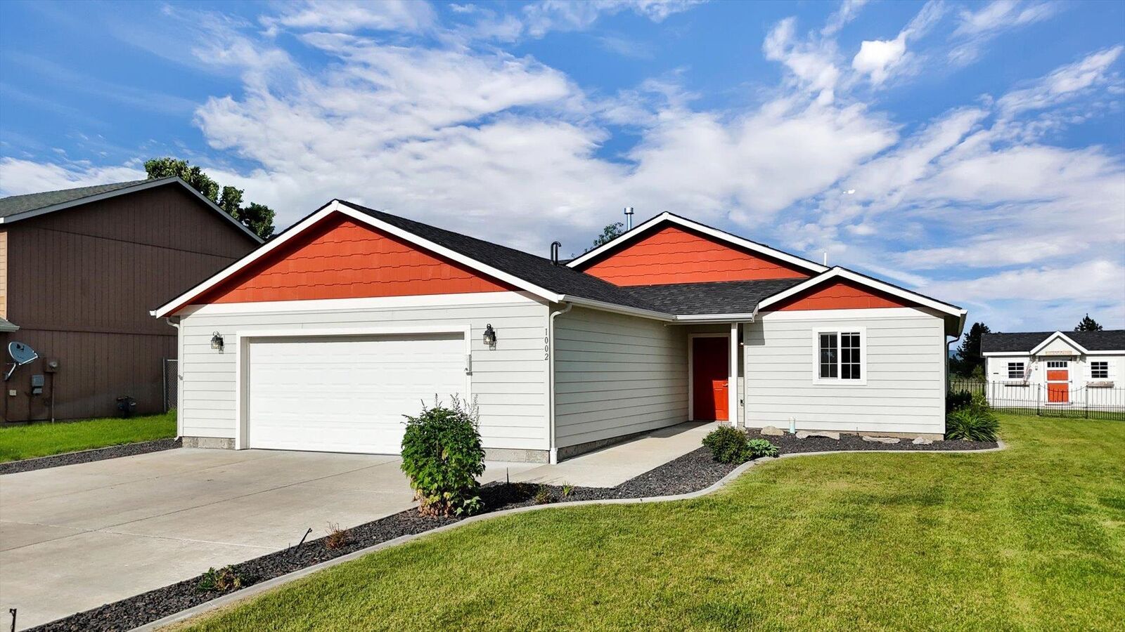 Property Photo:  1002 N Oasis Ave  WA 99006 