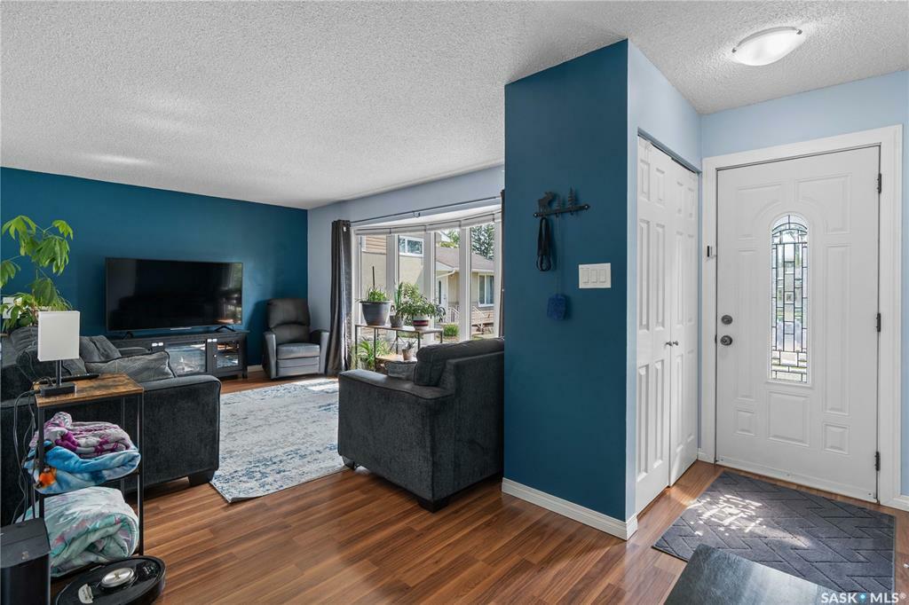 Property Photo: 16 Lipton Place SK S4R 3T6