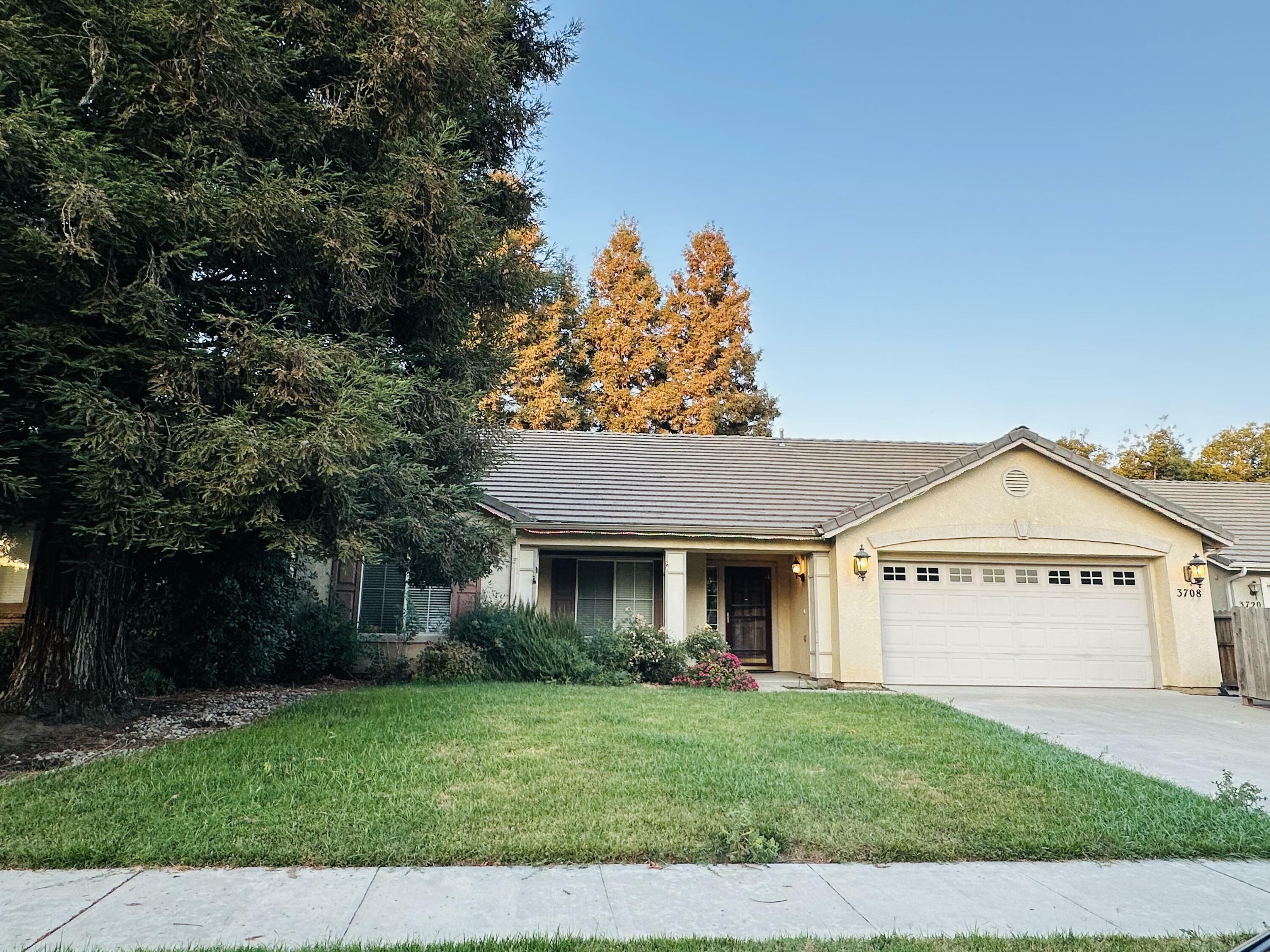 Property Photo: 3708 S Pride Court CA 93277