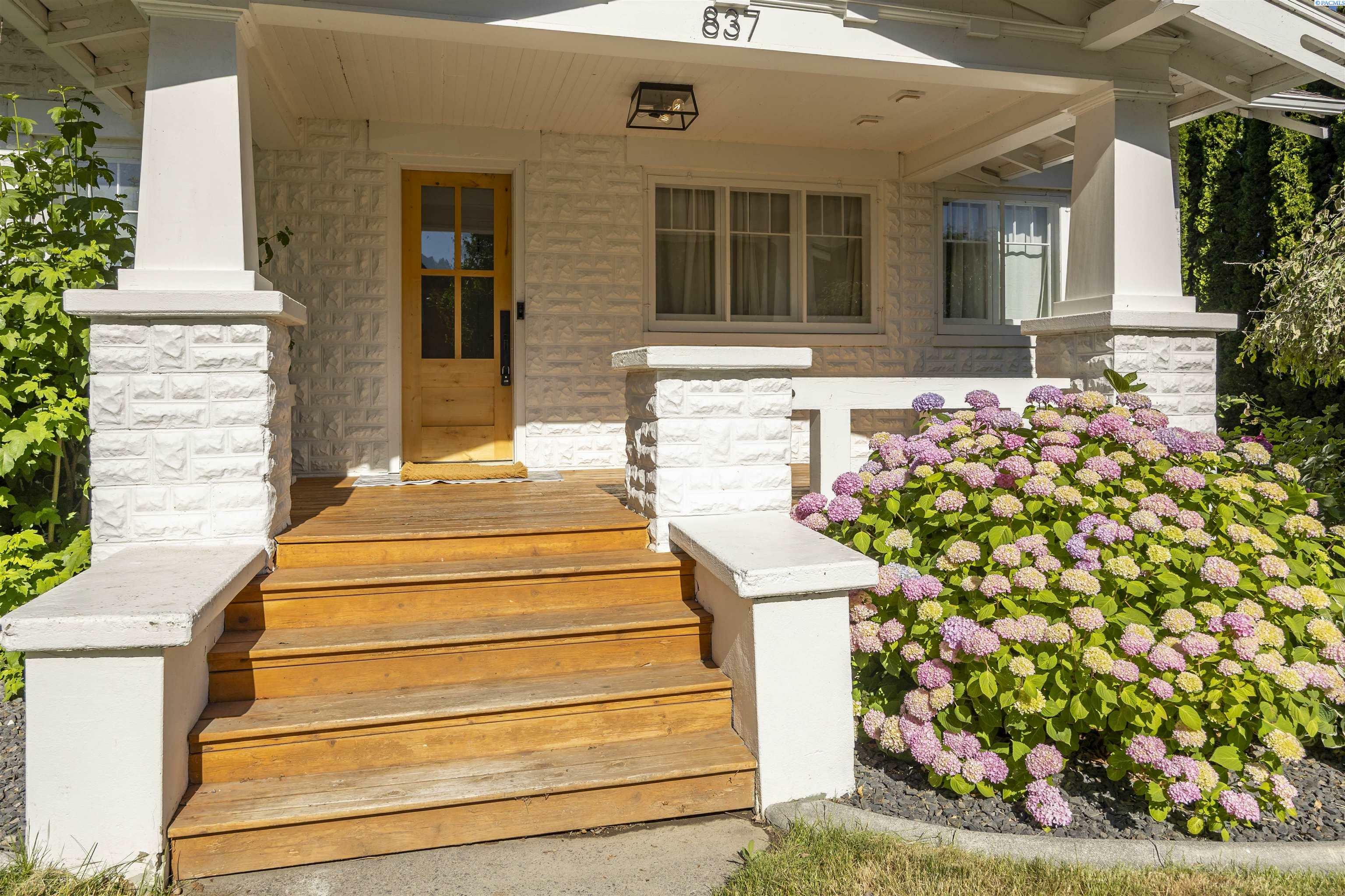 Property Photo:  837 Court Street  WA 99350 