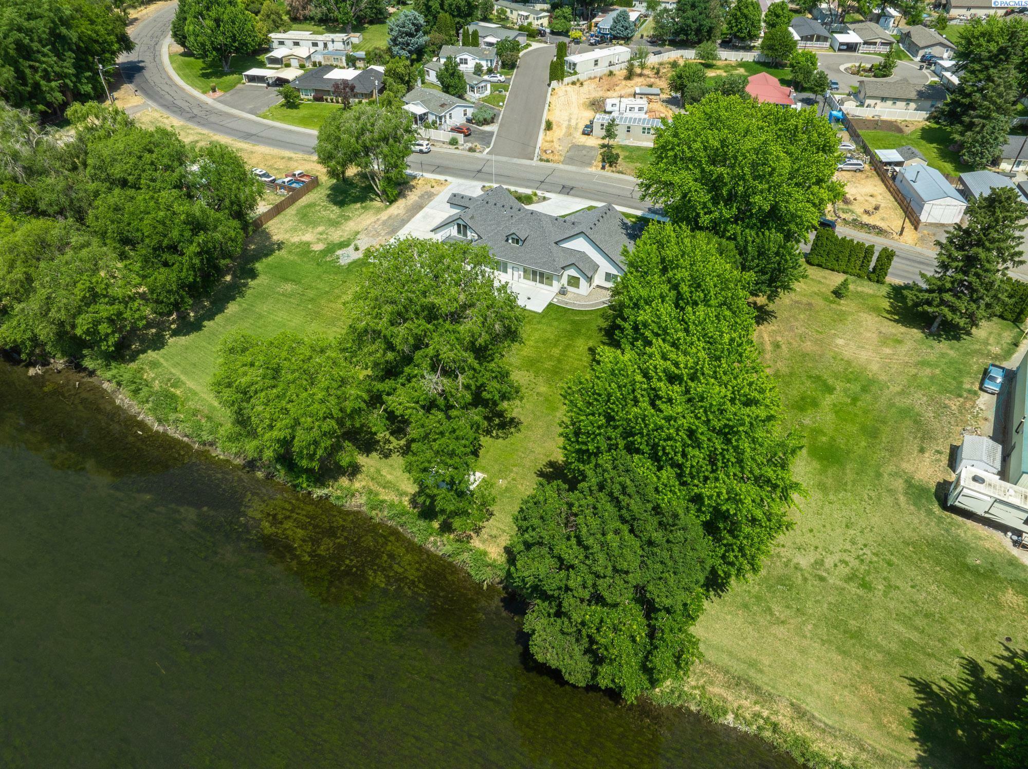 Property Photo:  1303 Babs Ave  WA 99320 