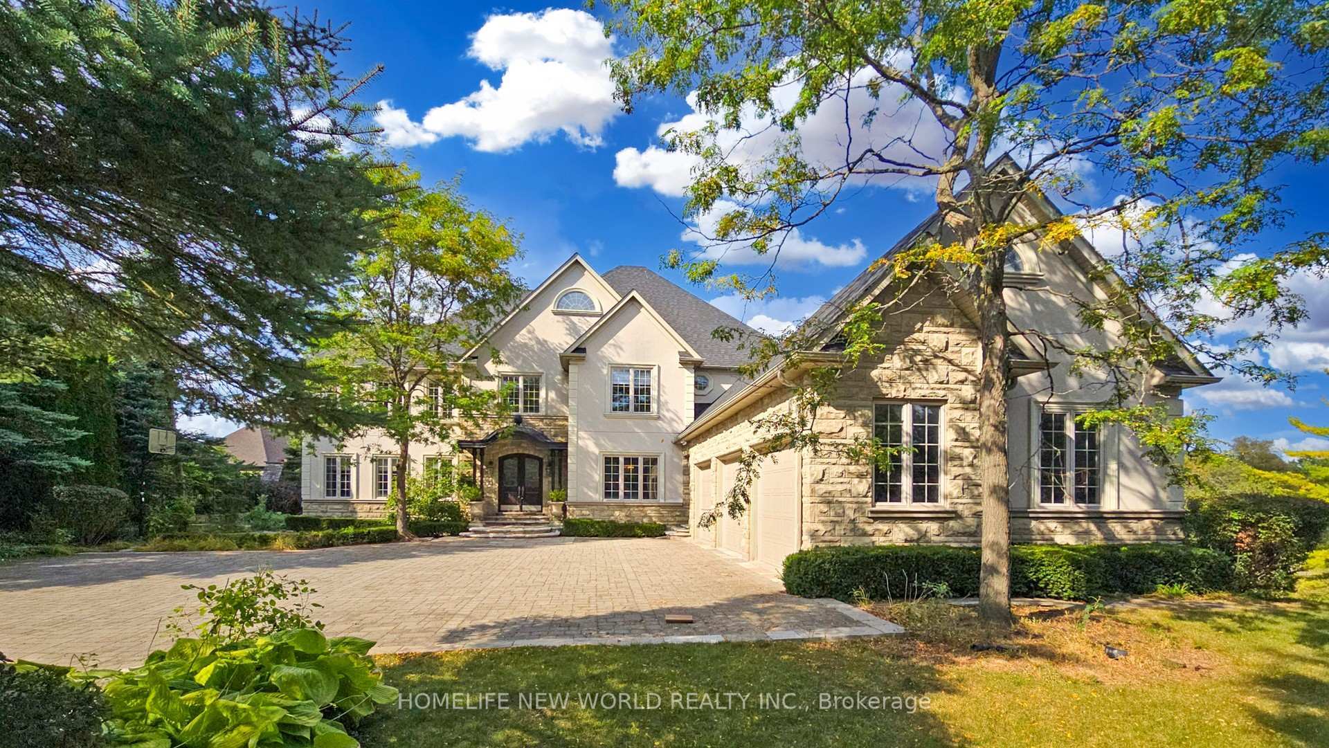 Property Photo: 198 Kennedy Street W ON L4G 2L7