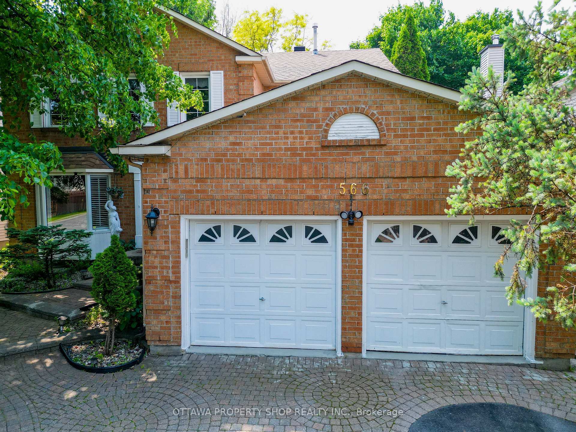 Property Photo:  566 Falwyn Crescent W  ON K4A 2A4 