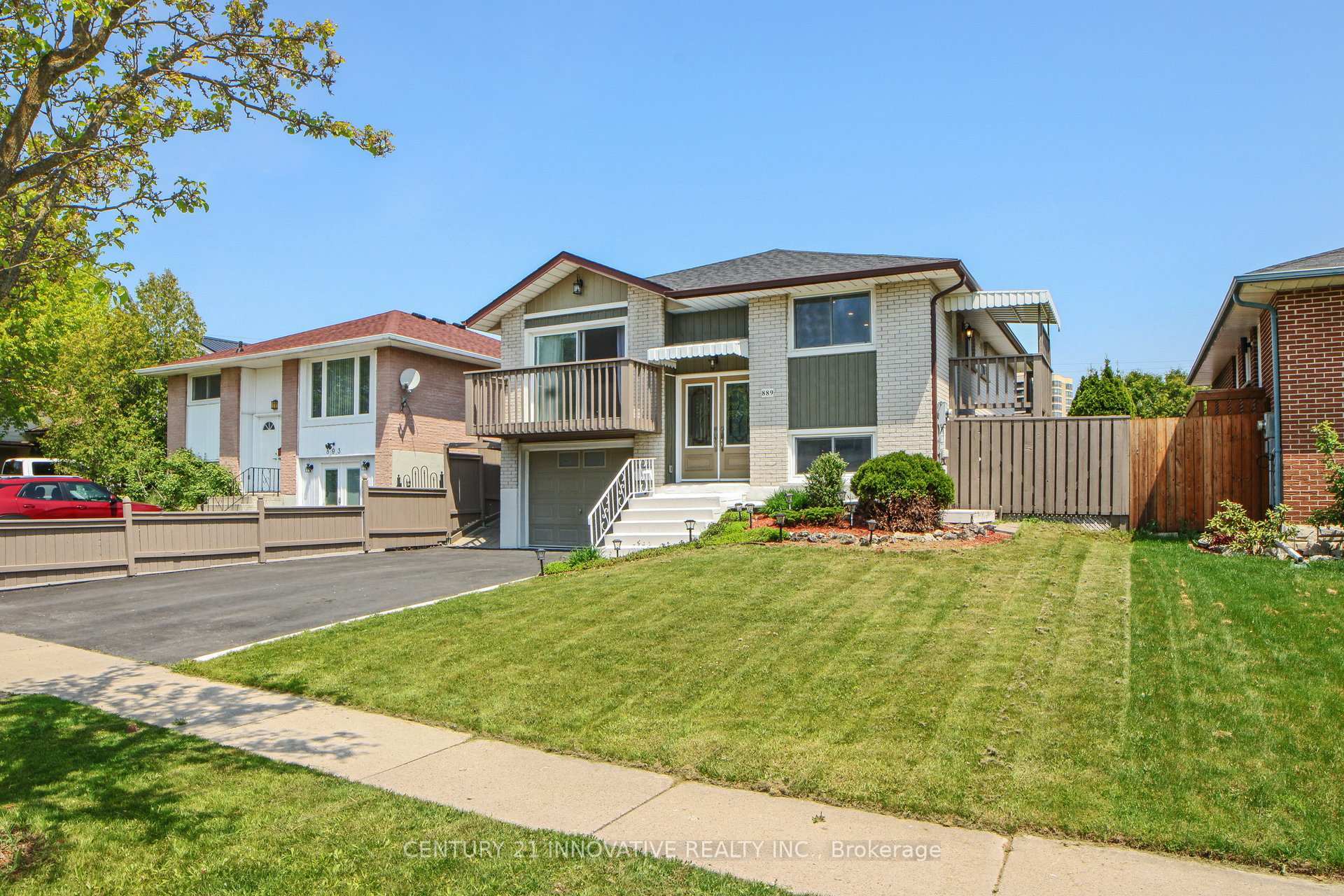Photo de la propriété: 889 Carnaby Crescent ON L1G 2Y7