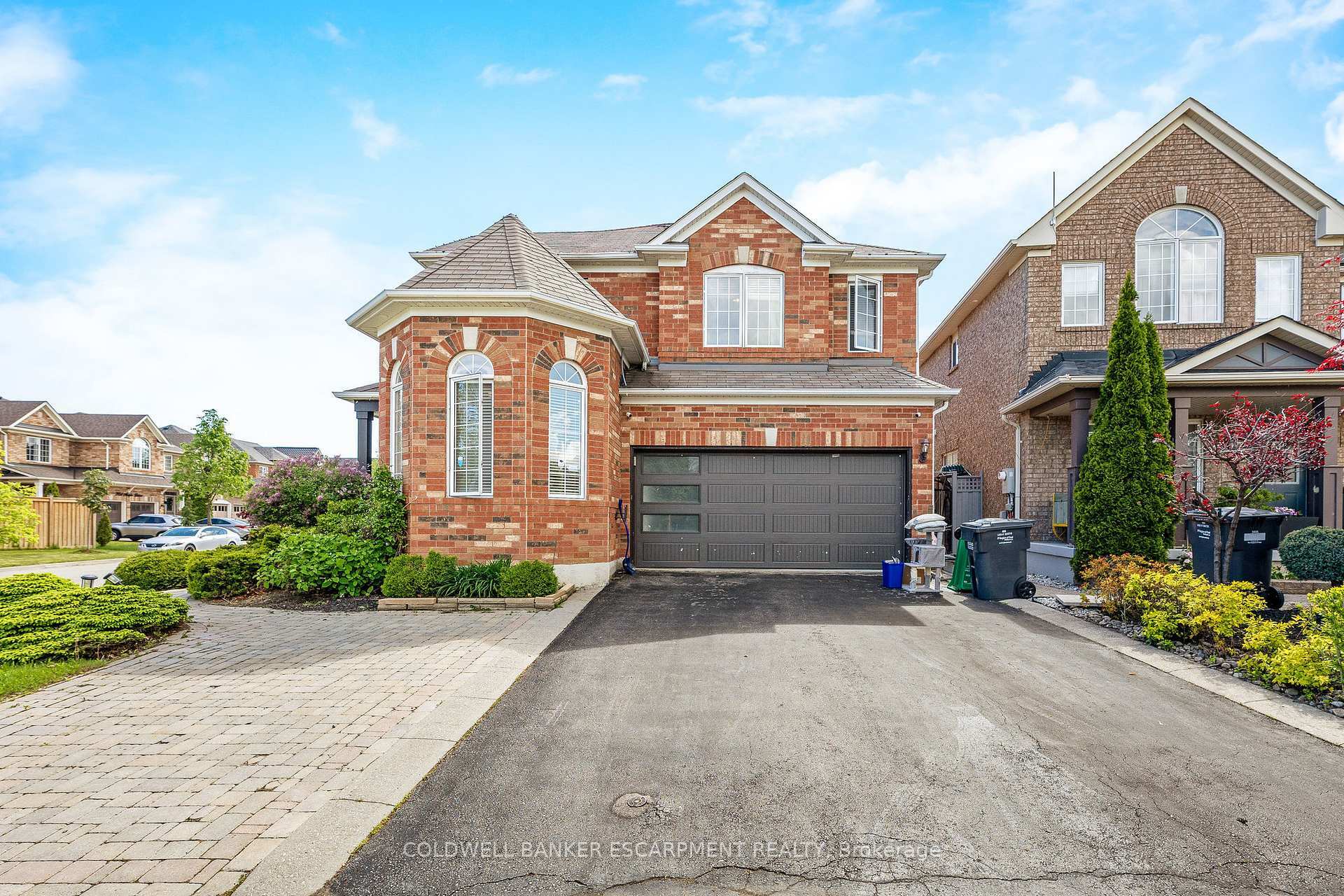 Photo de la propriété: 3927 Mayla Drive ON L5M 7Y9