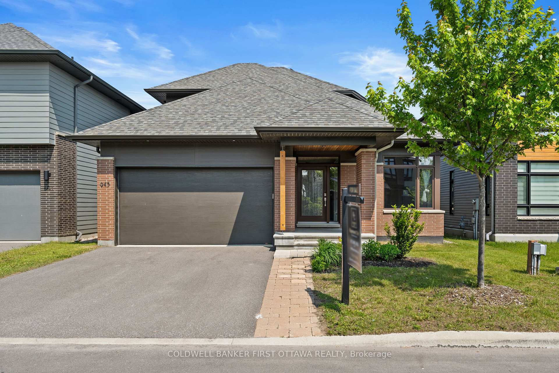 Property Photo: 945 Islington Way ON K1T 0T7