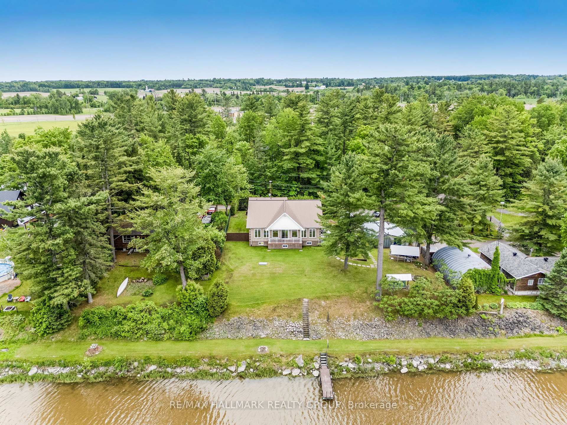 Property Photo: 2071 Tessier Street ON K0B 1L0