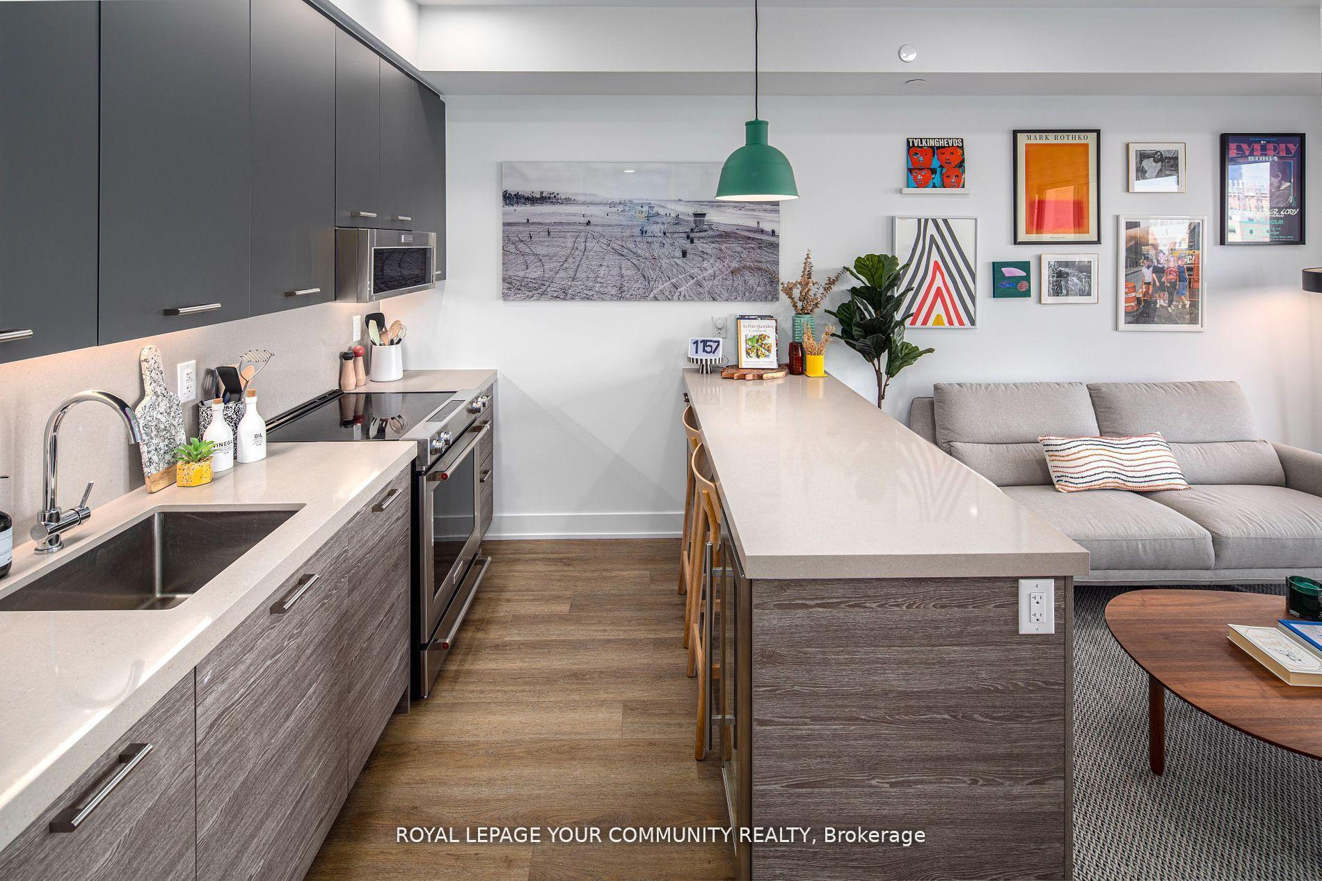 Property Photo: 484 Spadina Avenue 810 ON M5S 0E4