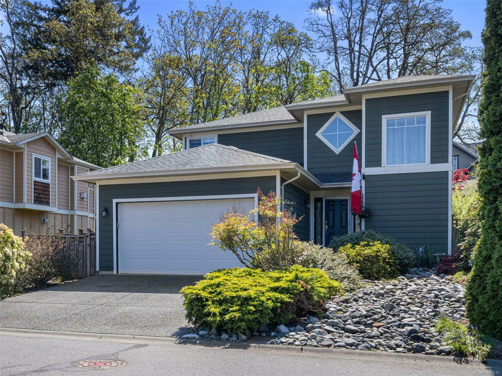 4135 Rockhome Gdns  Saanich BC V8X 5K4 photo