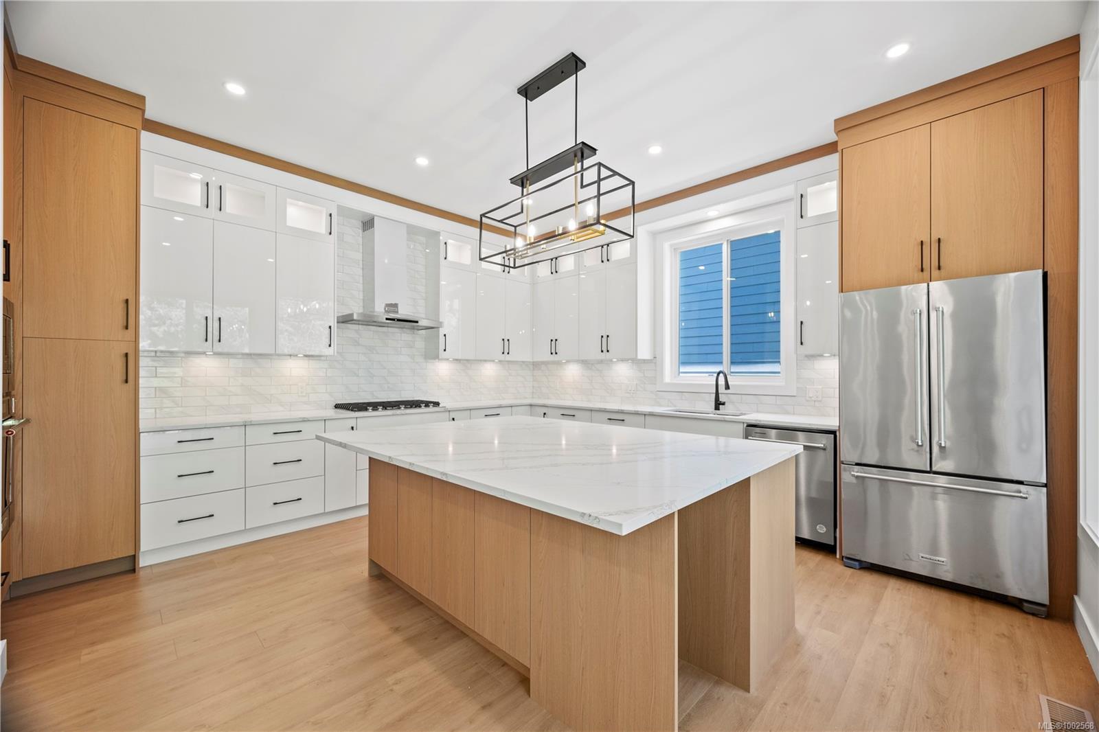 Property Photo: 216 Lone Oak Pl BC V9B 5N2