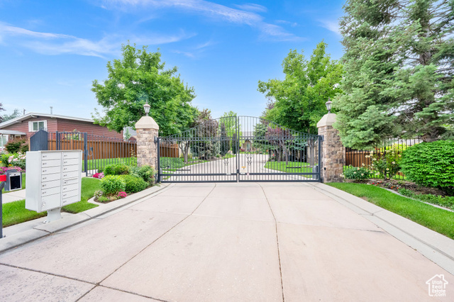 Property Photo: 7195 S Villandrie Ln E UT 84121
