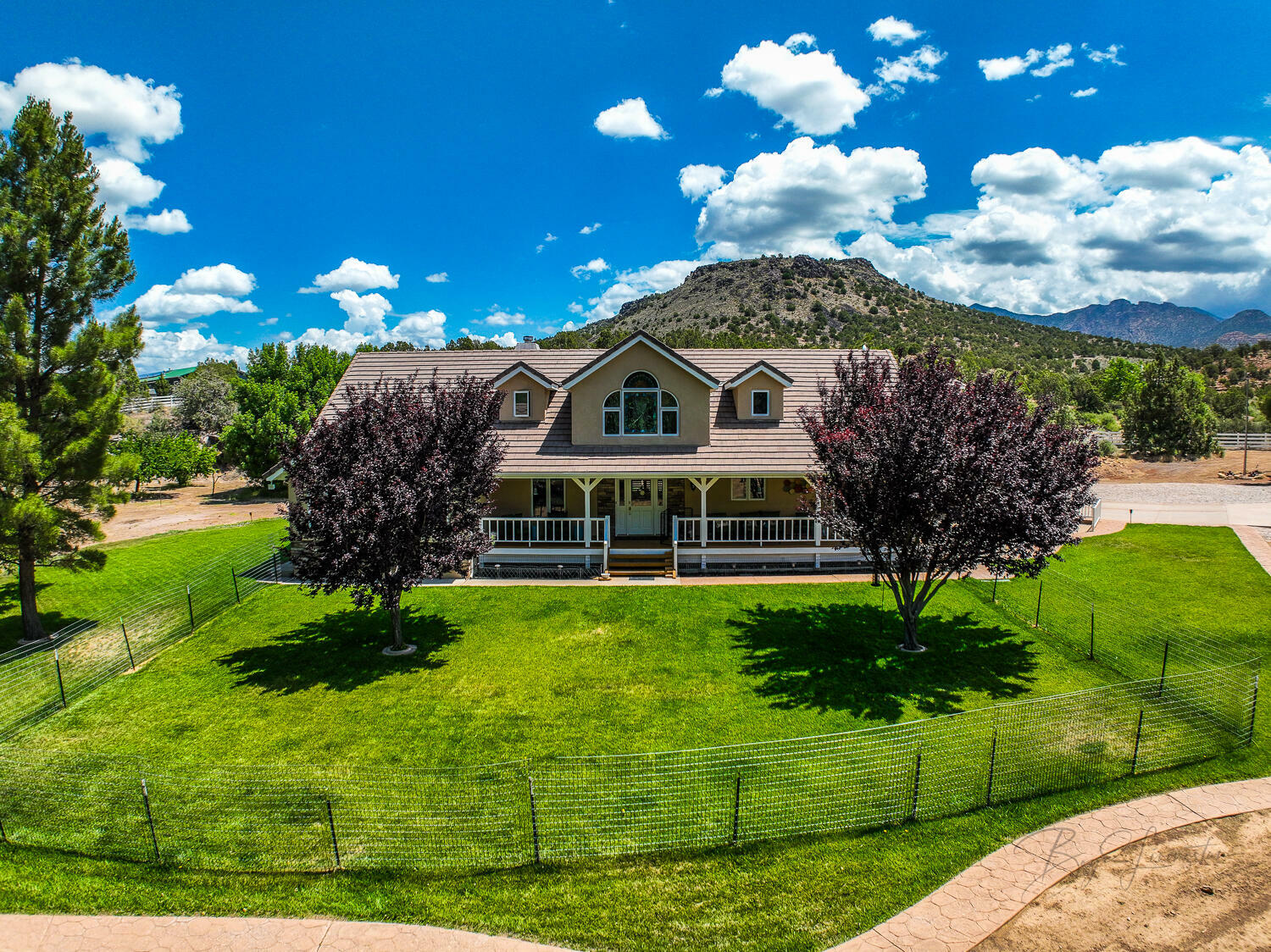 Property Photo: 580 S Stagecoach Dr UT 84782