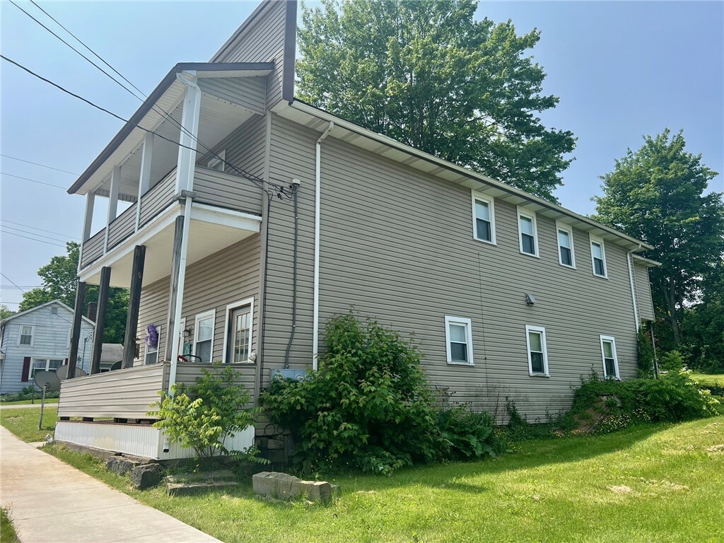 Property Photo: 37 Lake Street PA 16153