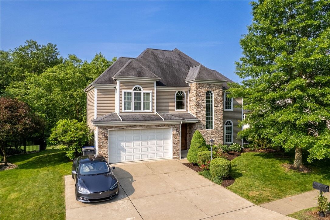 Property Photo: 621 Columbia Ct PA 16046