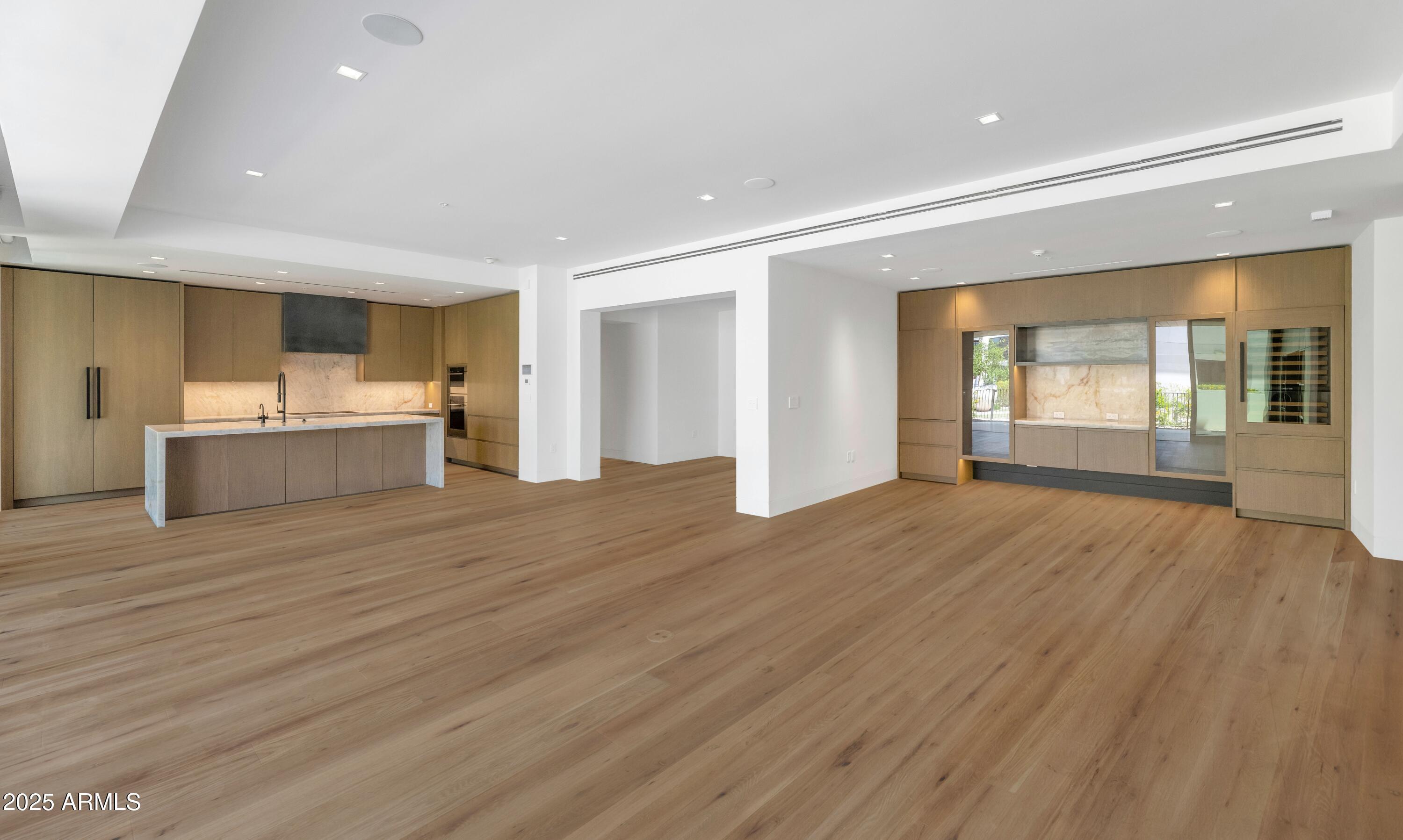 Property Photo:  6587 N Palmeraie Boulevard 1051  AZ 85253 