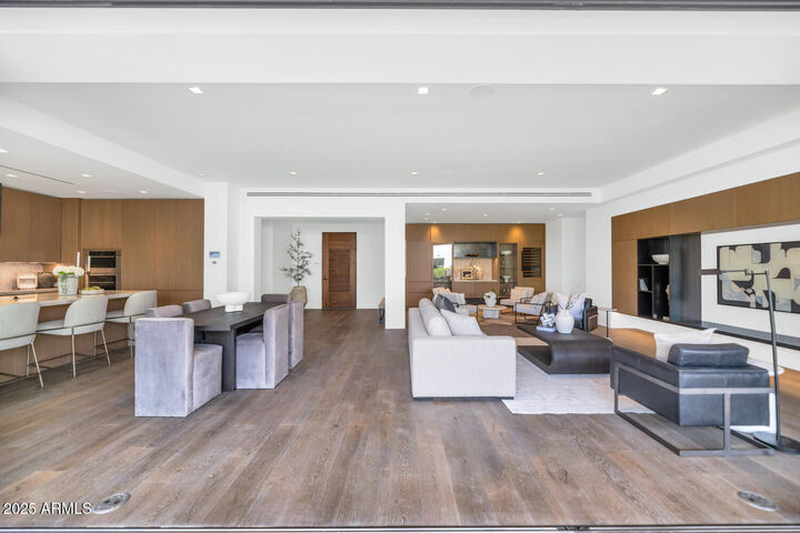 Property Photo: 6587 N Palmeraie Boulevard 1051 AZ 85253