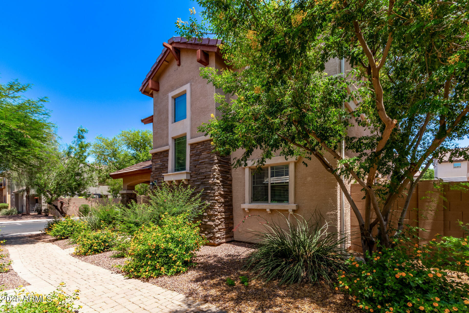 Property Photo:  2547 E Vermont Drive  AZ 85295 