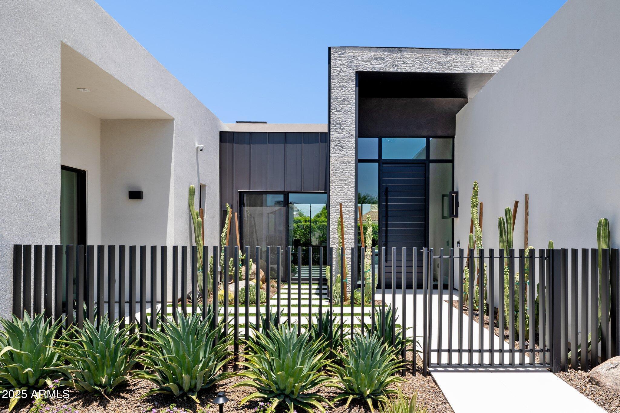 Property Photo: 6908 E Cactus Wren Road AZ 85253