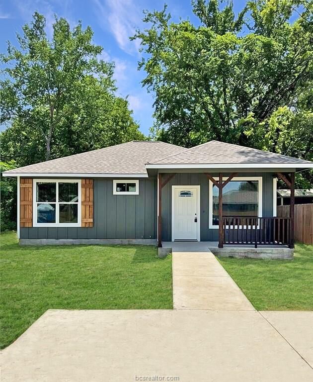 Property Photo: 501 West Tenth Street TX 77859