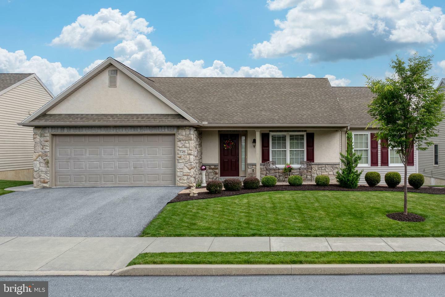 726 Heather Ridge  Manheim PA 17545 photo