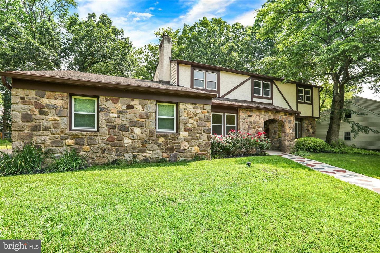 Property Photo: 542 Nottingham Drive PA 19067