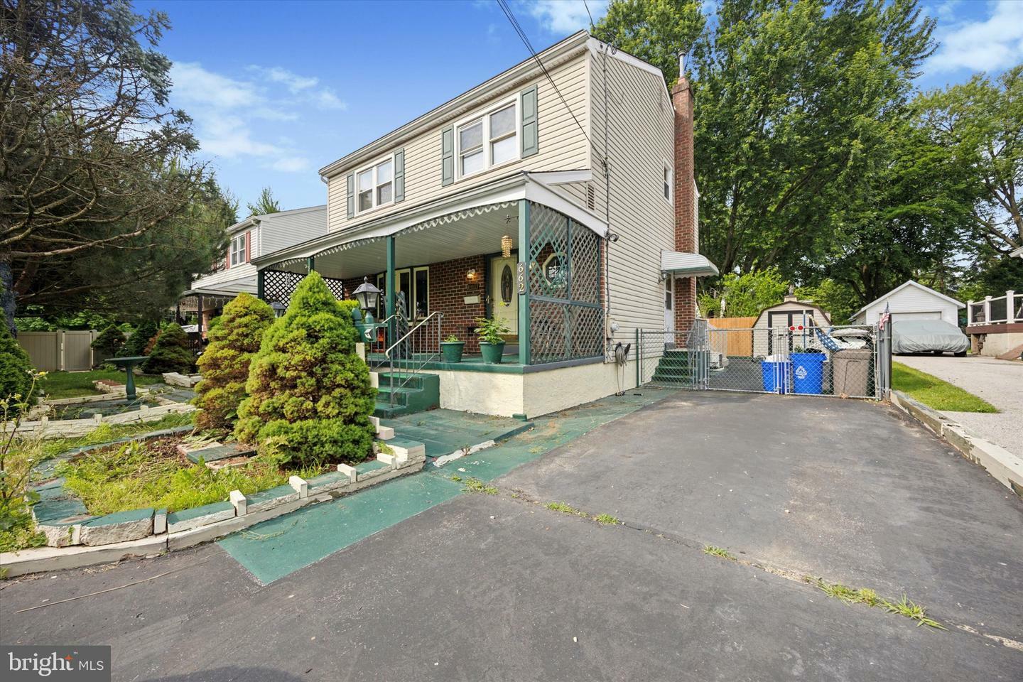 Property Photo: 662 S Oak Avenue PA 19018