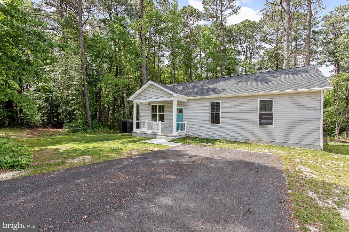 Property Photo: 520 Glebe Road S VA 22520