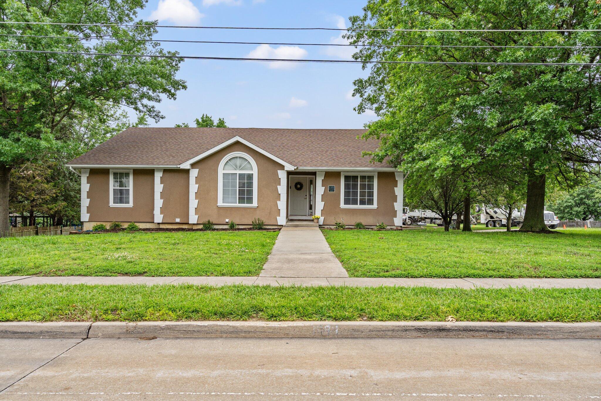Property Photo: 1101 W Southampton Dr MO 65203