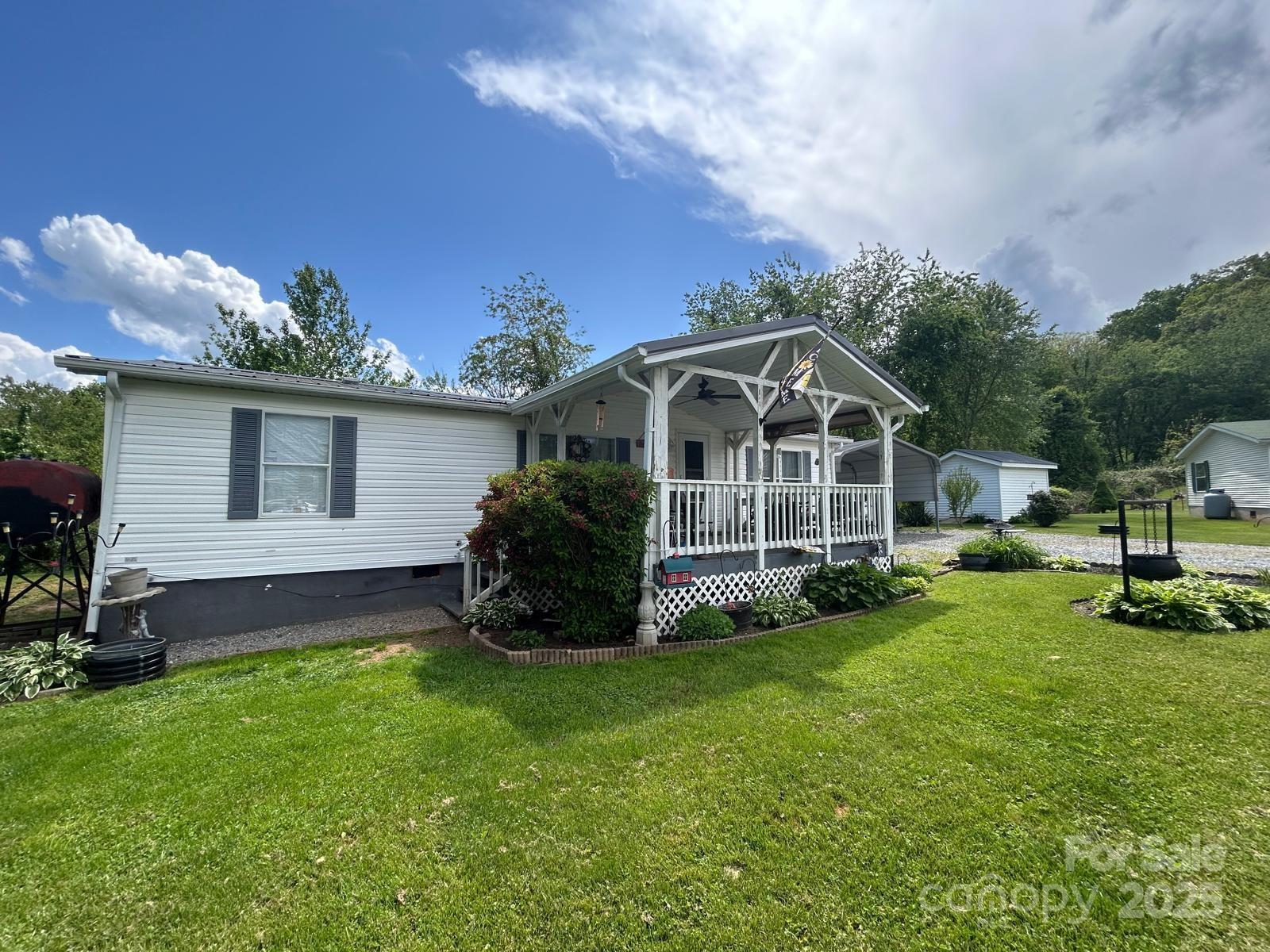 Property Photo: 121 J F Morris Drive NC 28786