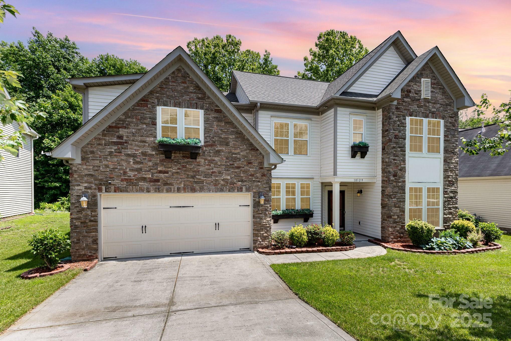 Property Photo: 10129 Loch Lomond Drive NC 28278