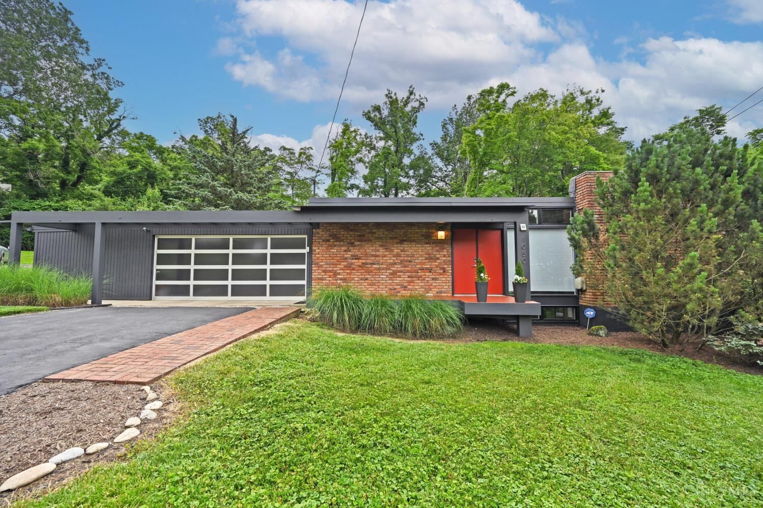 Property Photo:  1050 Stormy Way  OH 45230 