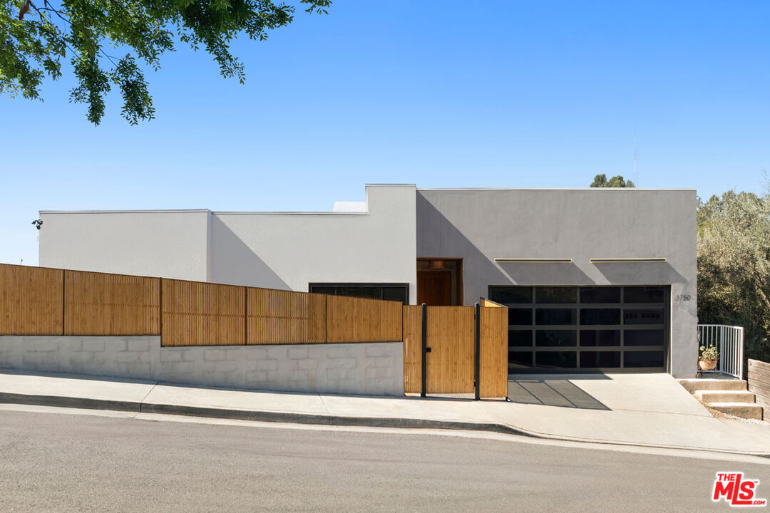 Property Photo: 3750 Roberta St CA 90031