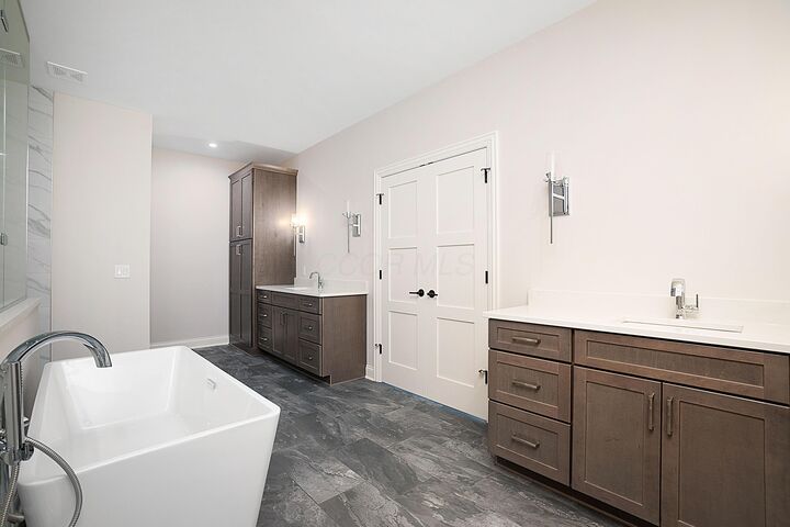 Property Photo:  7301 Wood Edge Lane  OH 43054 