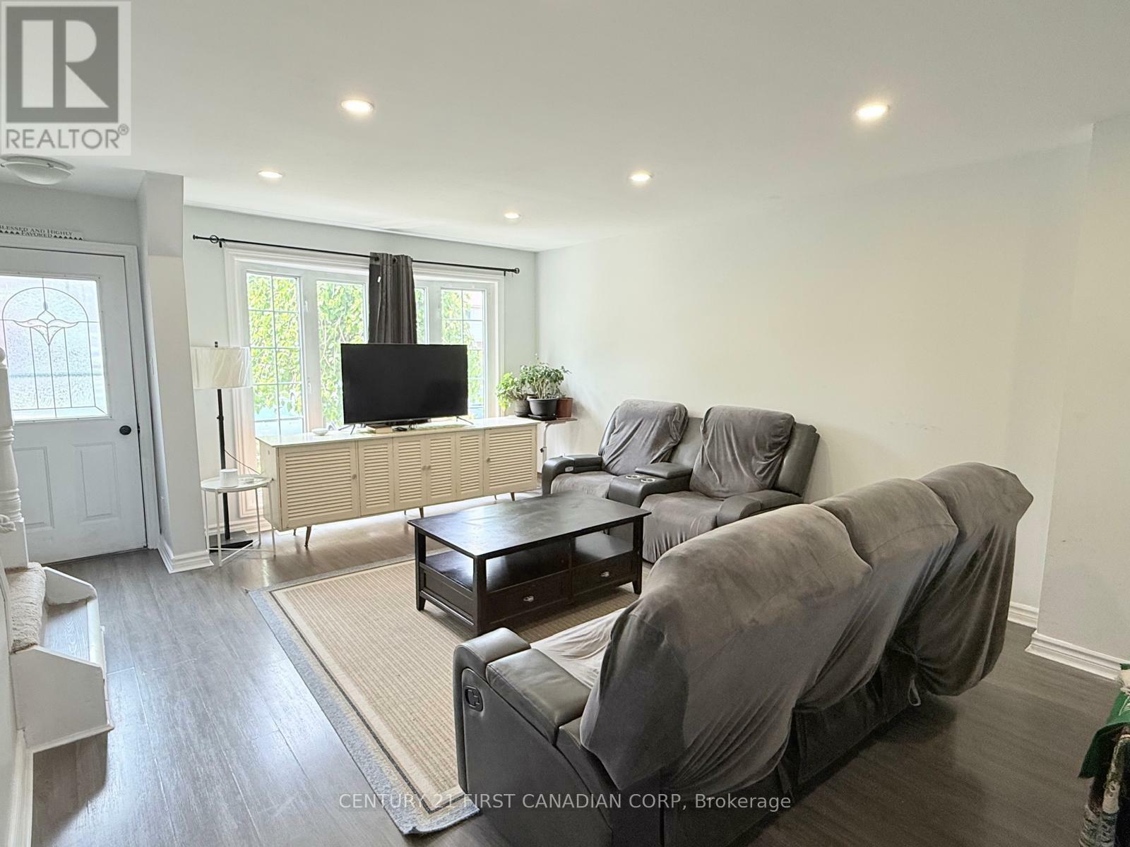 Property Photo: 700 Exeter Road 26 ON N6E 1L2
