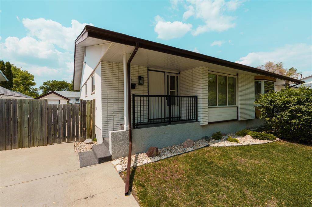 Property Photo: 78 Lake Ridge Road MB R2Y 1K4