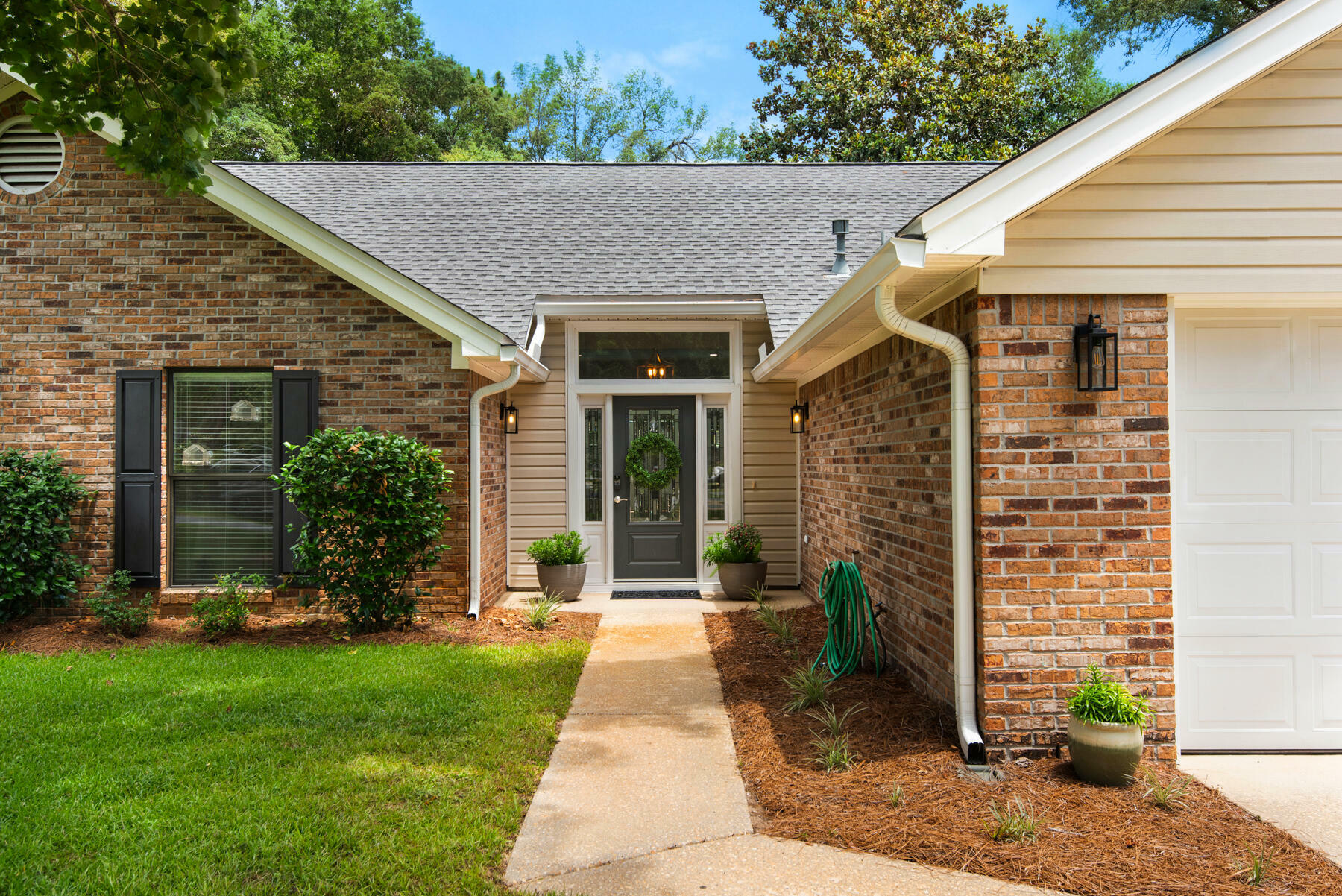 Property Photo: 619 Rosewood Way FL 32578