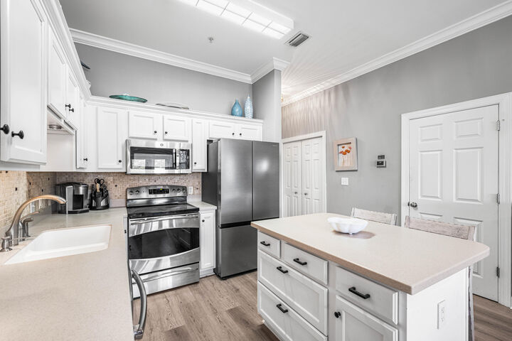 Property Photo: 231 Somerset Bridge Road 2307 FL 32459