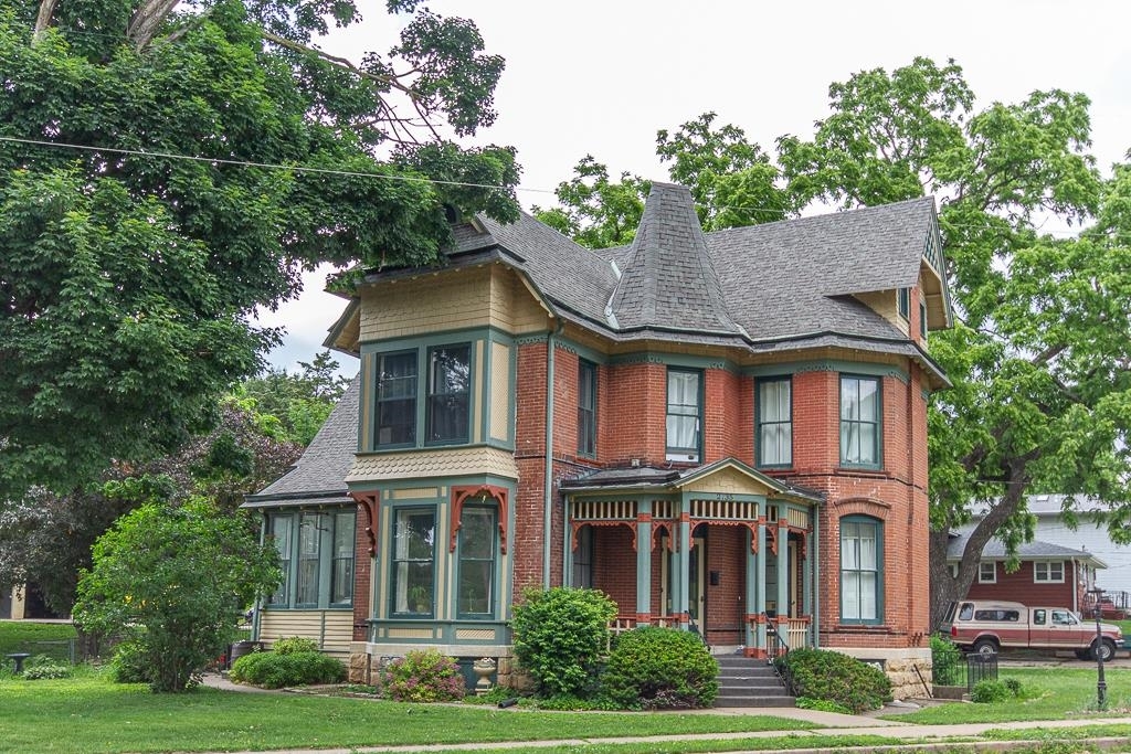 Property Photo: 2735 Windsor Avenue IA 52001