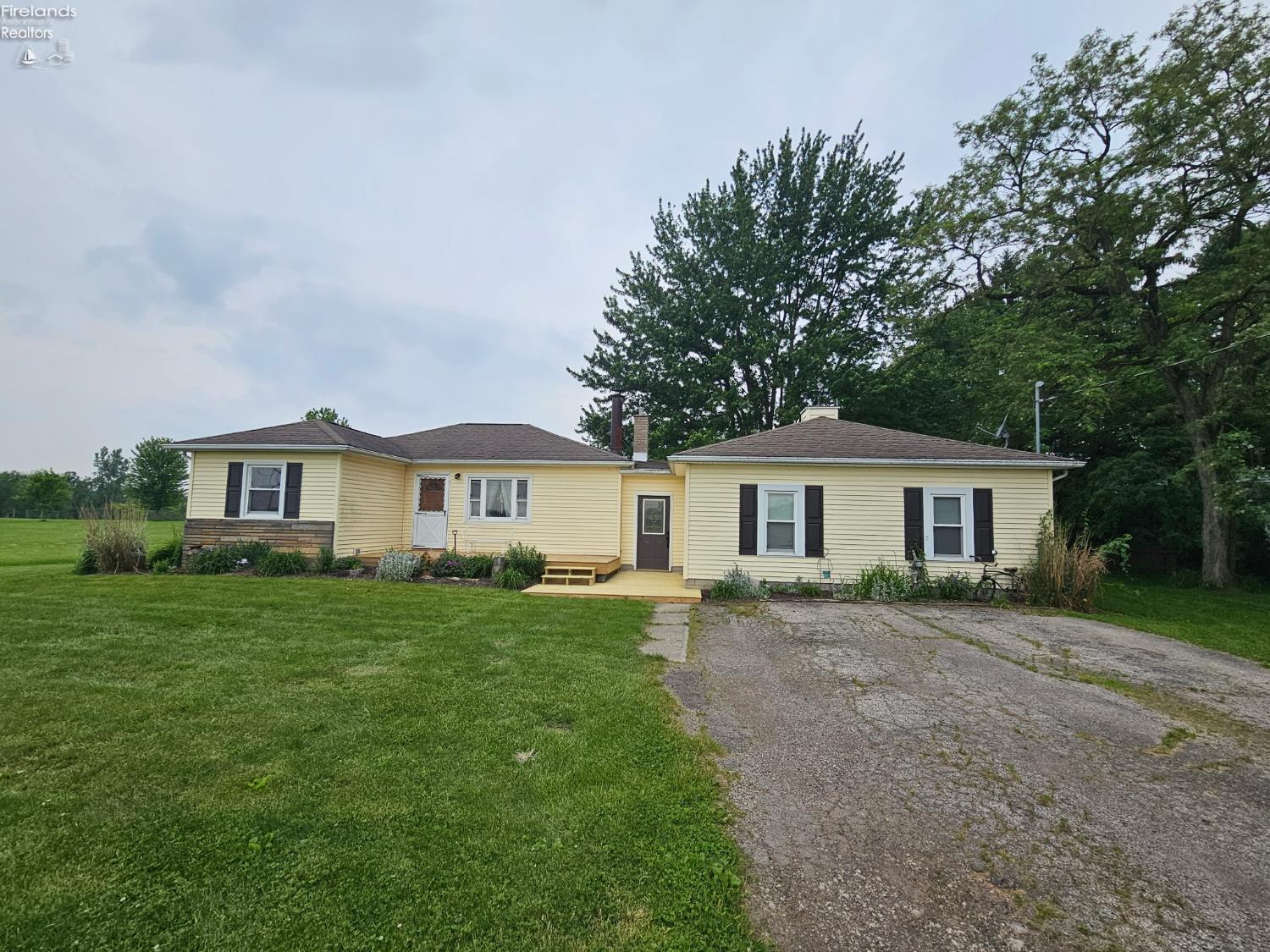 Property Photo: 82 S Kniffin Street OH 44837