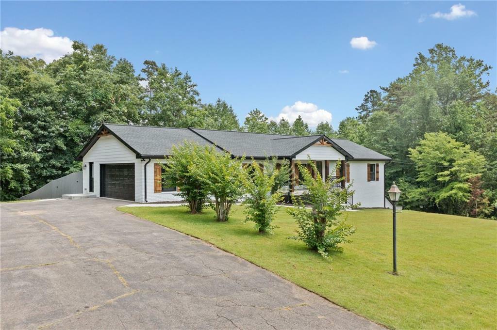 Property Photo: 136 Ridgecrest Drive GA 30107
