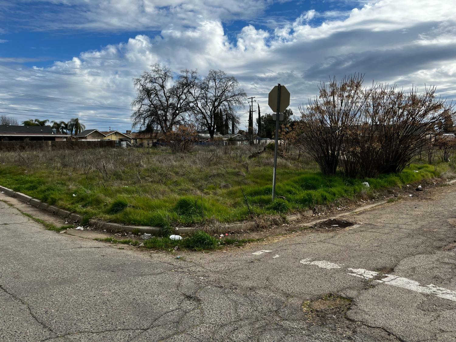 Property Photo: 449 G Street CA 93646