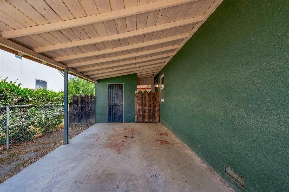 Property Photo: 435 W Valencia Avenue CA 93706